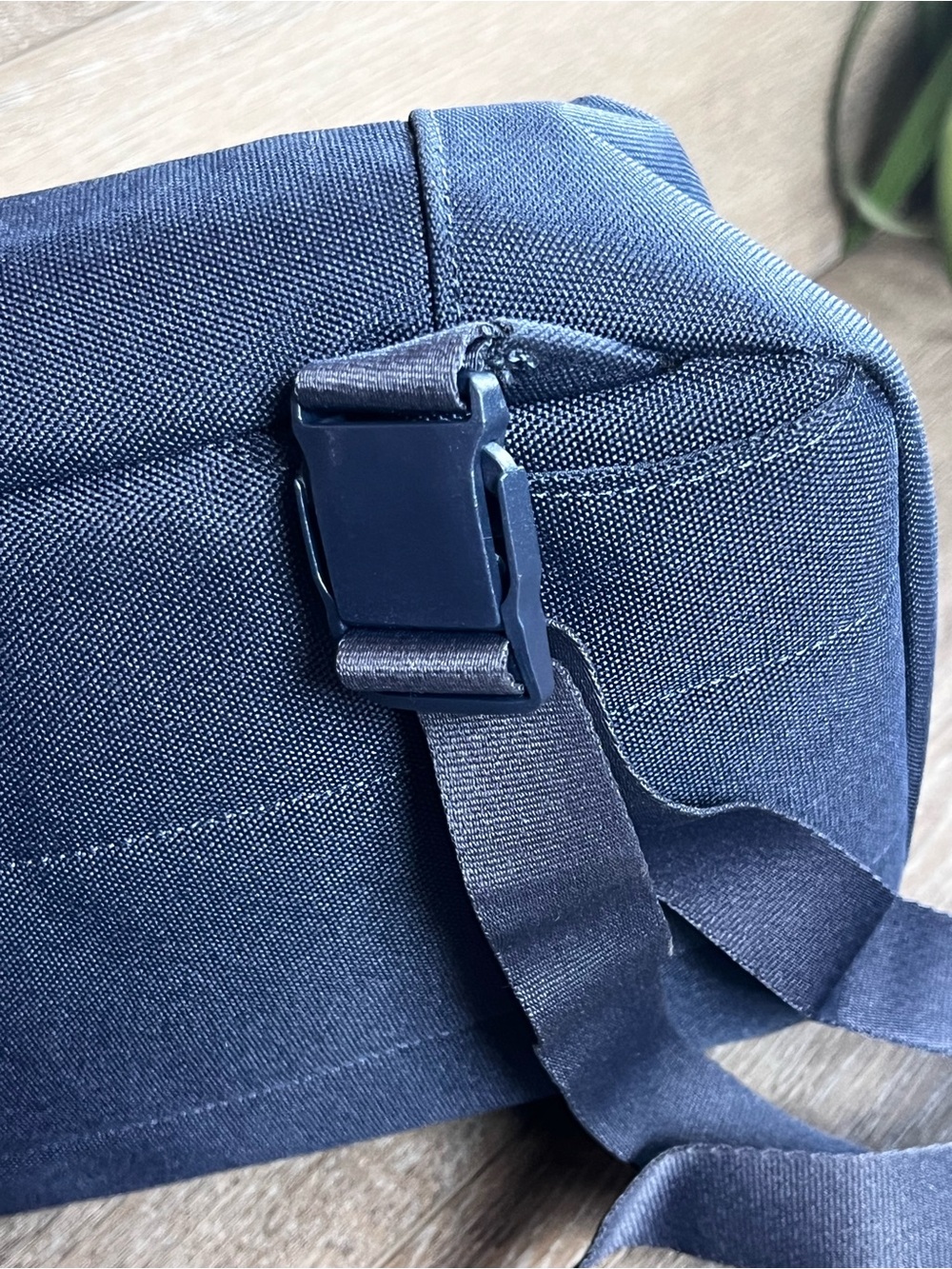 NWOT Herschel Supply Company Navy Canvas Backpack with Brown magnetic strap - Picture 11 of 16